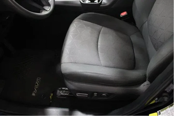 $23985 : Toyota RAV4 2021 XLE 4dr SUV image 5