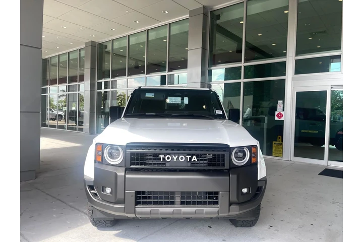 Toyota Land Cruiser image 10