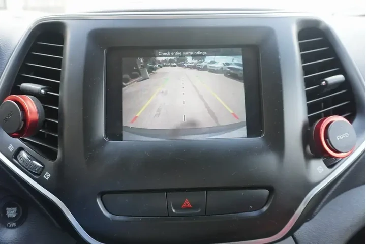 Jeep Cherokee 2019 4x4 Latit image 9