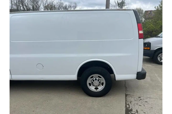 $9995 : 2014 Express 2500 image 9