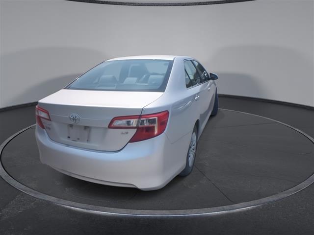 $15400 : PRE-OWNED 2013 TOYOTA CAMRY LE image 8