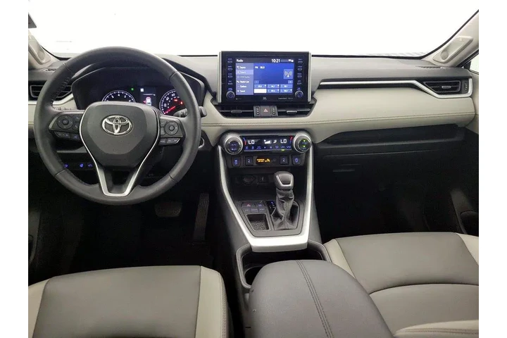 $25998 : Toyota RAV4 2021 XLE Premium image 9
