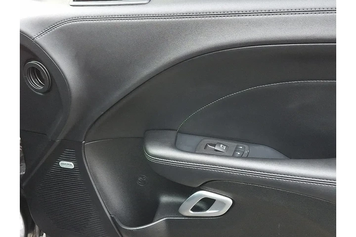 $24895 : Dodge Challenger 2023 SXT 2d image 10