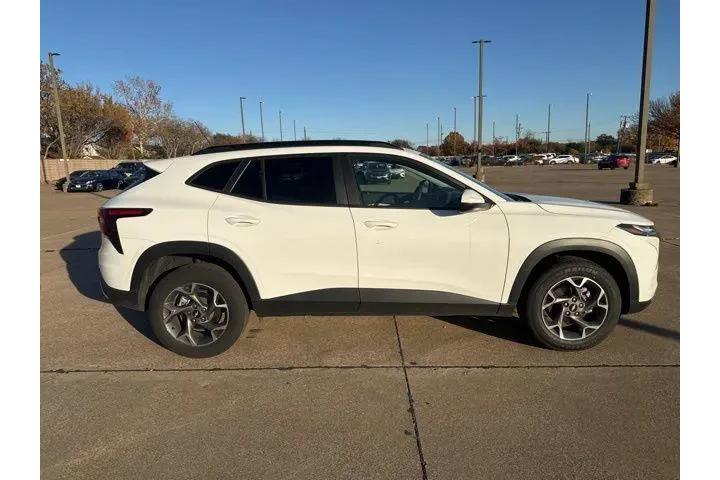 $19987 : Chevrolet Trax 2024 LT 4dr C image 2