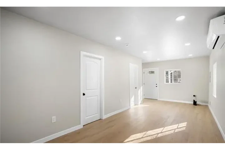 $1000 : espaciosa casa una sola planta image 4