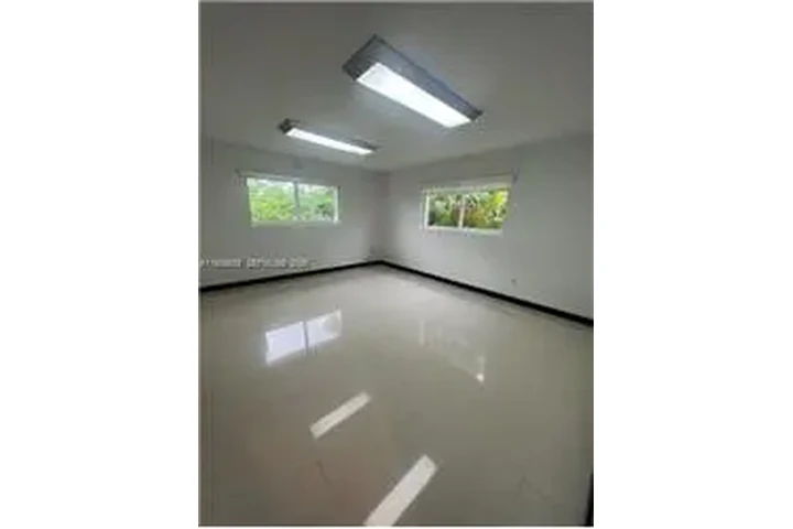 $4500 : Rental property with 4 bedro image 6