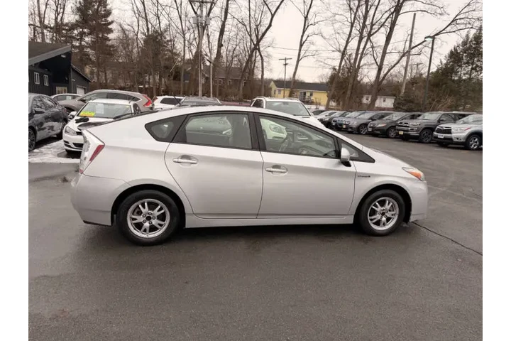 $8800 : 2010 Prius III image 8