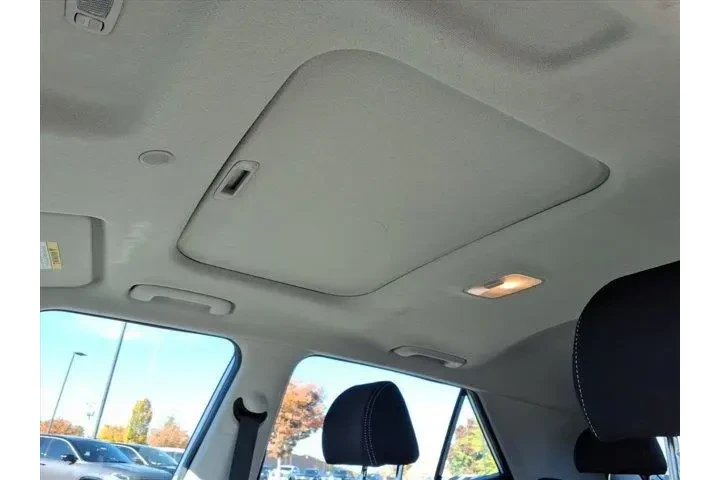 $18784 : Hyundai VENUE 2024 SEL 4dr C image 7