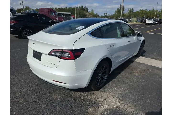 $21990 : Tesla Model 3 2020 AWD Long image 4