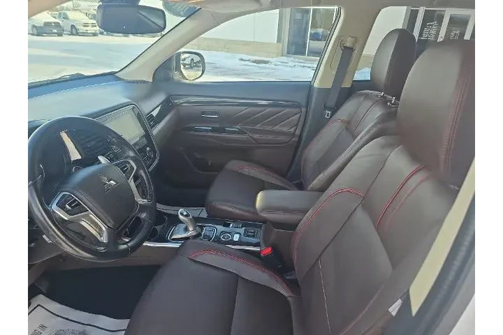 $15995 : Mitsubishi Outlander PHEV 20 image 10