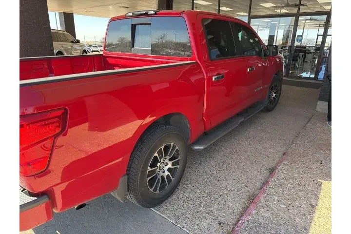 $19942 : Nissan Titan 2020 4x2 SV 4dr image 5