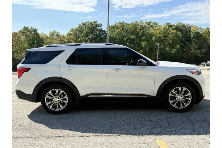 $17999 : 2021 Explorer Limited image 8