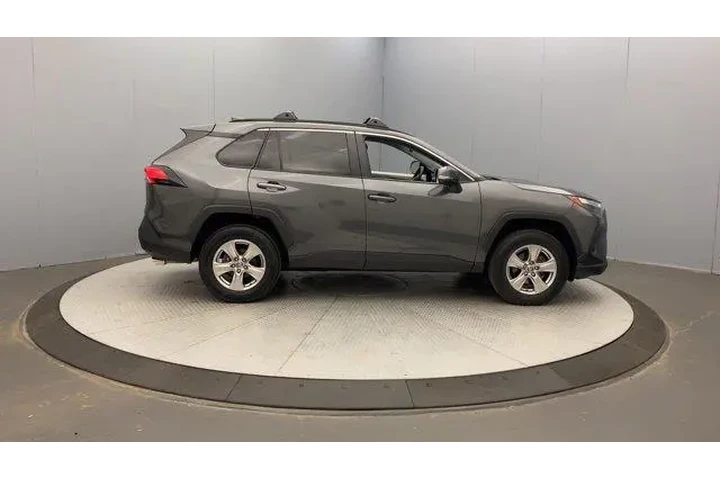$28495 : Toyota RAV4 2023 AWD XLE 4dr image 5