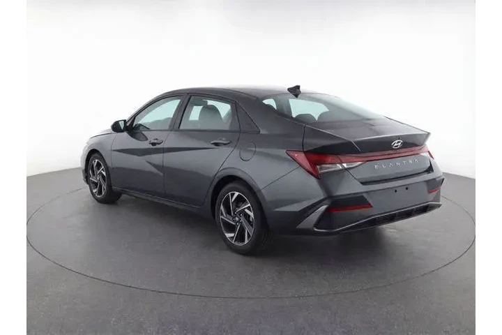 $18211 : Hyundai ELANTRA 2025 SEL Spo image 3