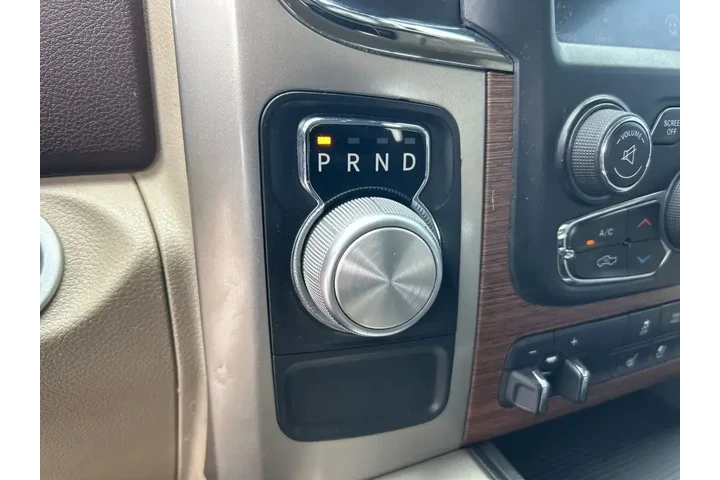 $17048 : Ram 1500 2014 4x2 Laramie 4d image 8