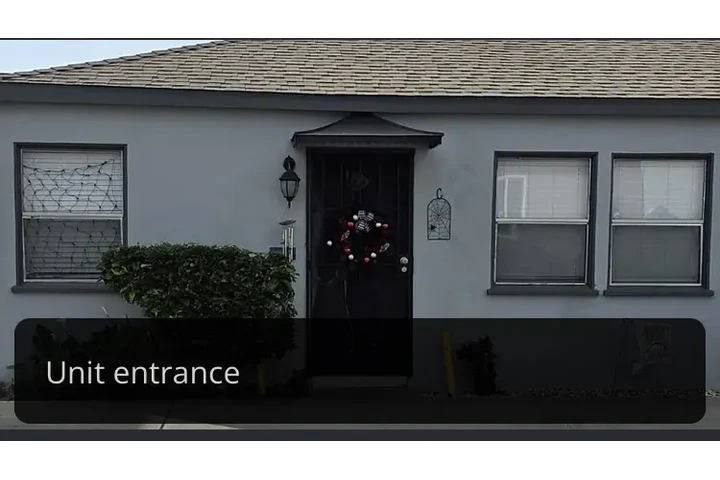 $1000 : una habitación y un baño image 2