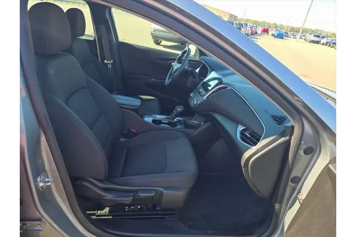 $22222 : Chevrolet Malibu 2024 LT 4dr image 8