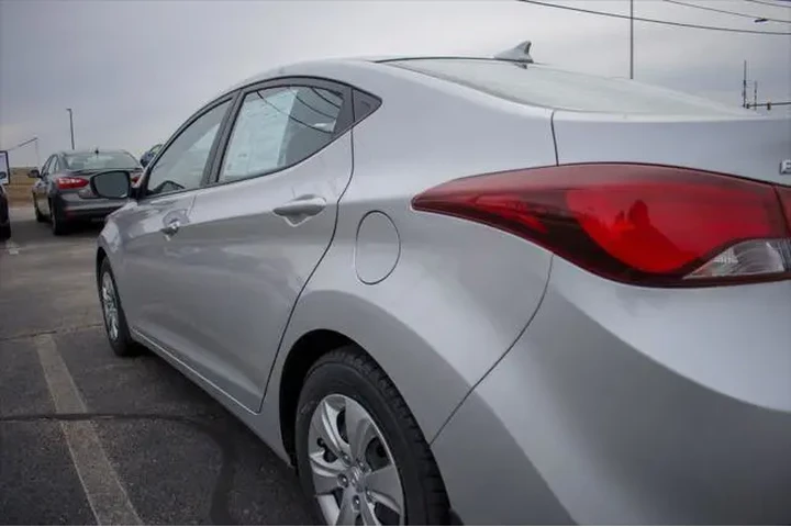 $4999 : Hyundai ELANTRA 2016 SE 4dr image 9