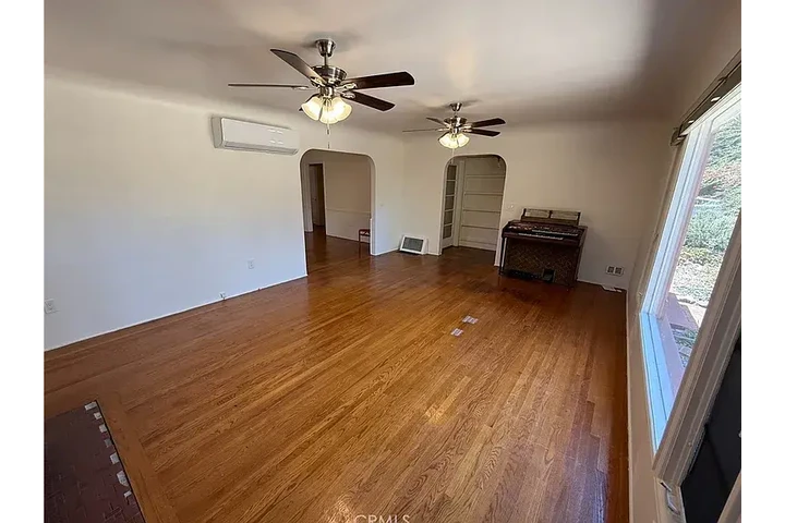 $1000 : Move in ready home in Corona image 1