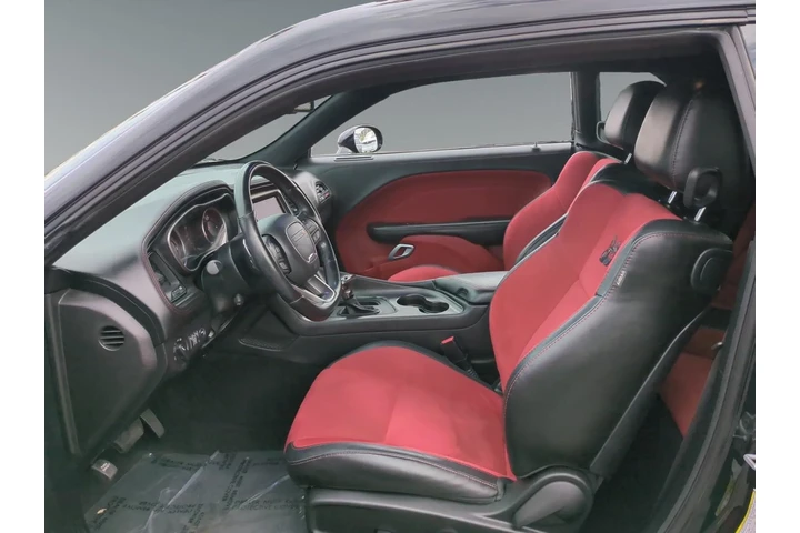 Dodge Challenger 2021 image 9