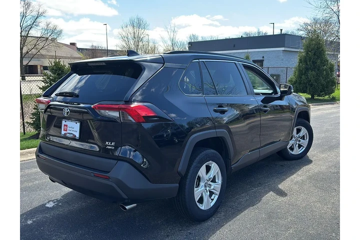 $23989 : Silver Certified 2020 RAV4 XLE image 10