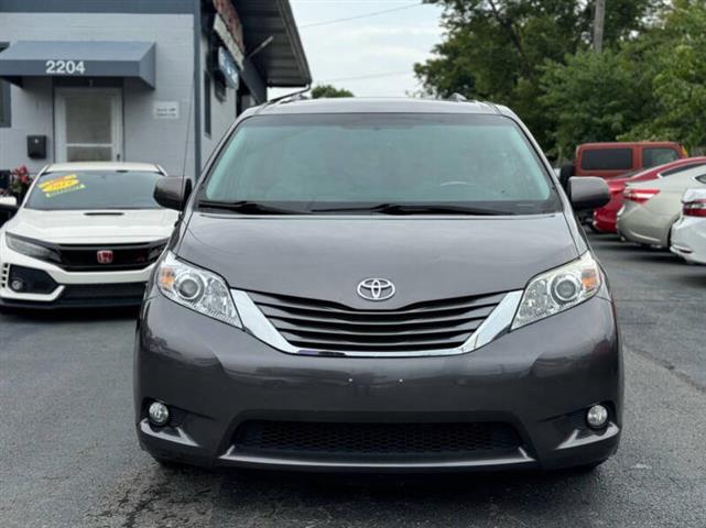 $14495 : 2014 Sienna XLE 8-Passenger image 3