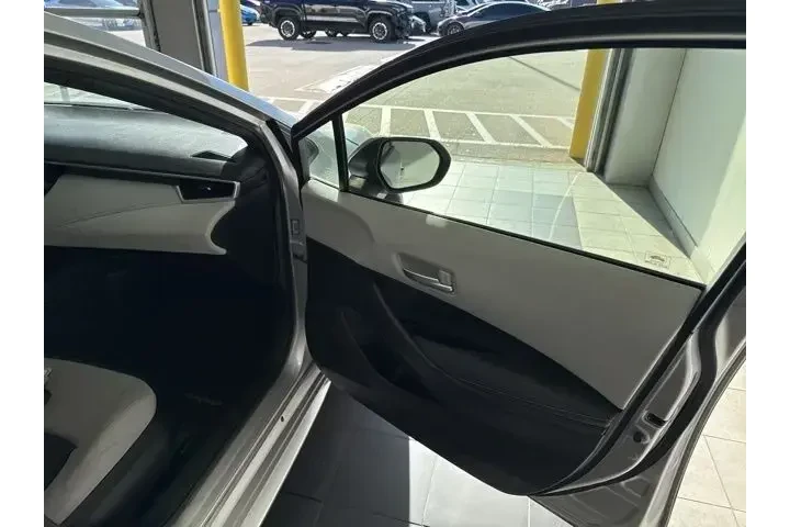 $18300 : Toyota Corolla Hatchback 201 image 7