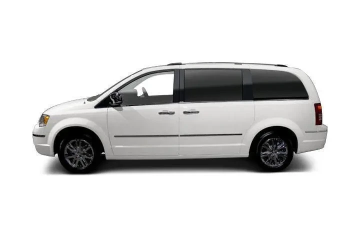 2010 Town and Country LX image 4