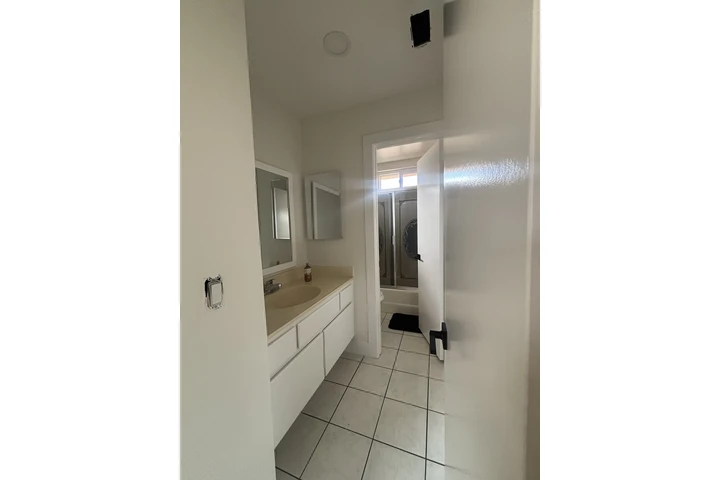 $800 : Corona Hills image 1