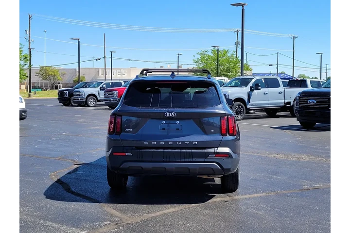 $22389 : Kia Sorento 2021 AWD S 4dr S image 5