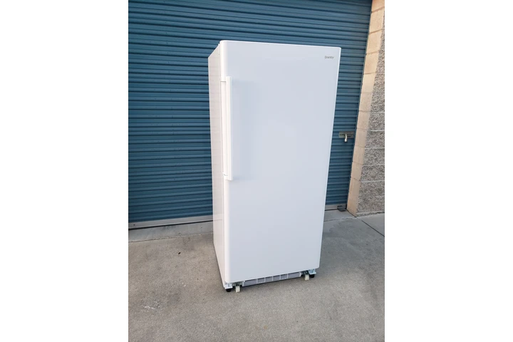 $450 : Danby Upright Freezer 17 Cu ft image 2