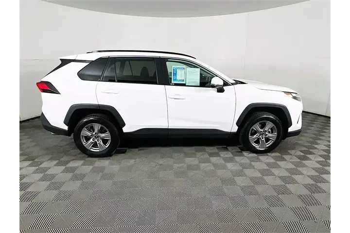 $28400 : Toyota RAV4 2024 AWD XLE 4dr image 8