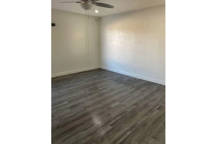 $1000 : Se renta cuarto image 4