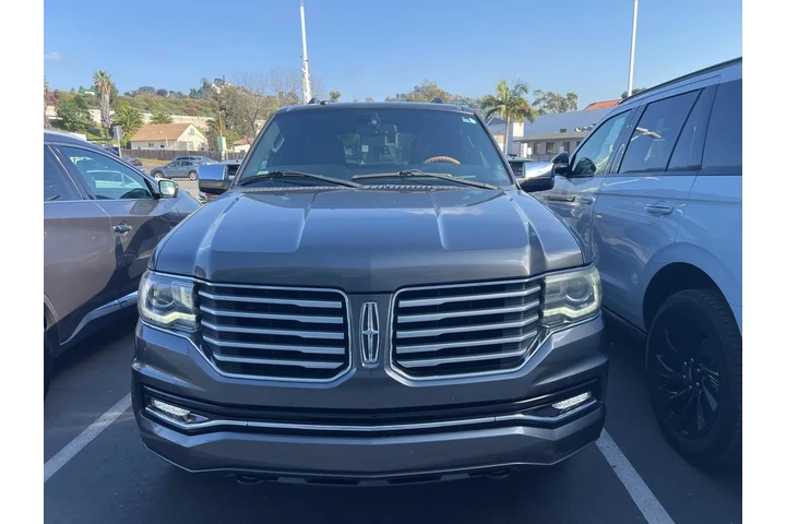 $17900 : Lincoln Navigator 2016 4x2 S image 1