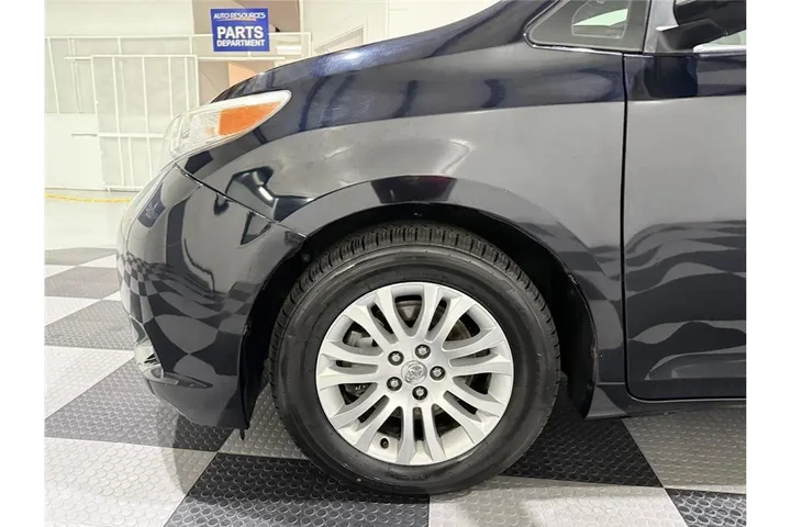 $19549 : Sienna 2017 image 10