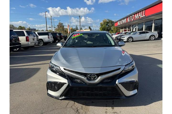 $24980 : 2023 Camry SE 4D image 7