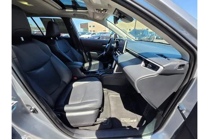 $26500 : Toyota Corolla Cross 2024 XL image 10