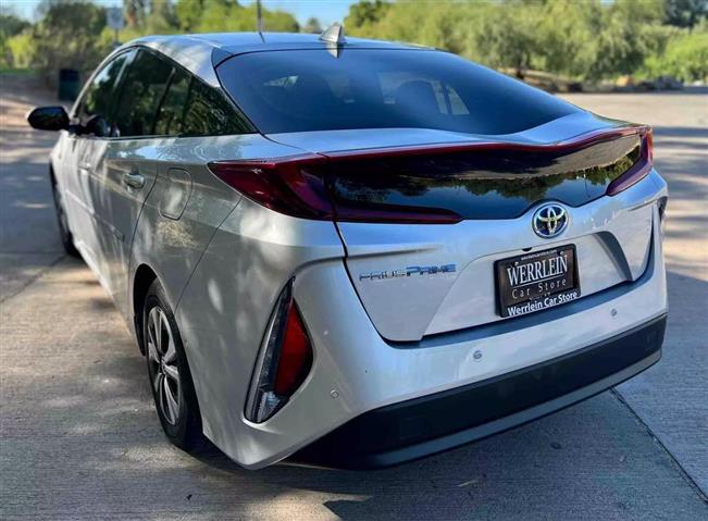 2019 TOYOTA PRIUS PRIME image 4