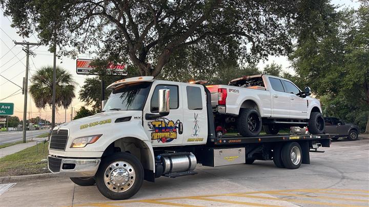 Tow Truck in Tampa Bay image 2