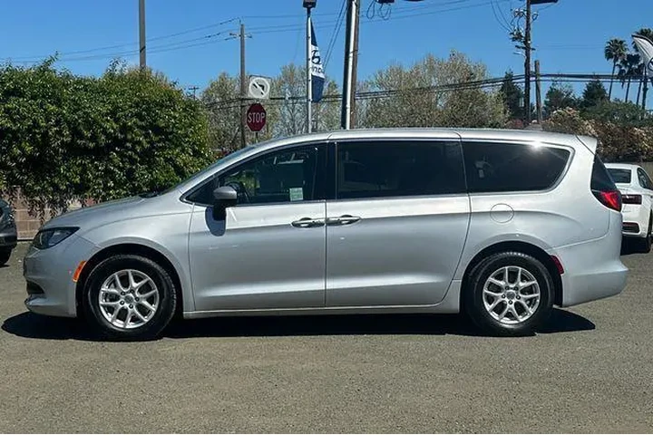 $18790 : Chrysler Voyager 2022 LX 4dr image 10
