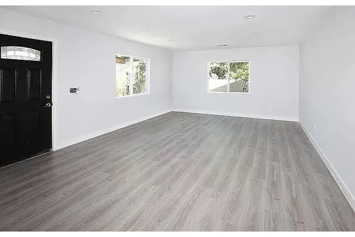 $1800 : Step into comfort and style wi image 6