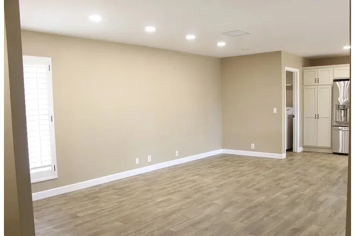 $980 : 3BR/2BA charming, updated home image 4