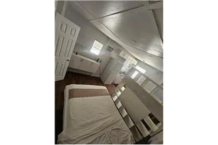 $1000 : Rental property with 1 bedro image 6