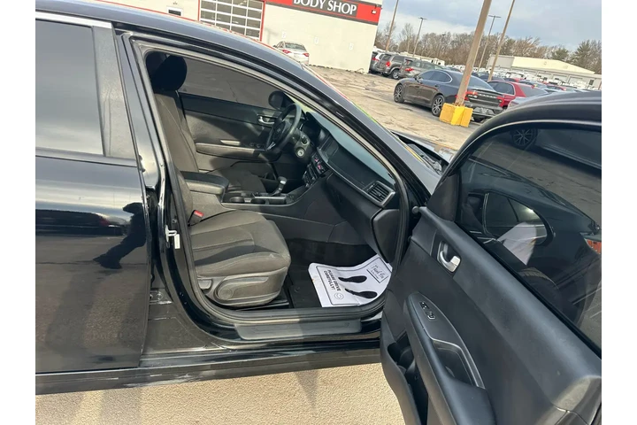 $8890 : 2018 Optima LX Auto image 9