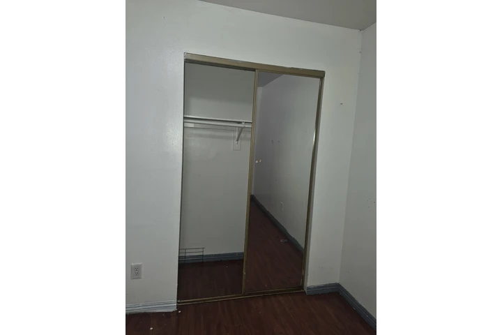 $1000 : Rento cuarto $1000 y depósito image 3