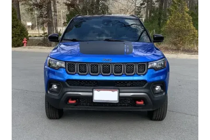 $23900 : 2023 COMPASS TRAILH image 3