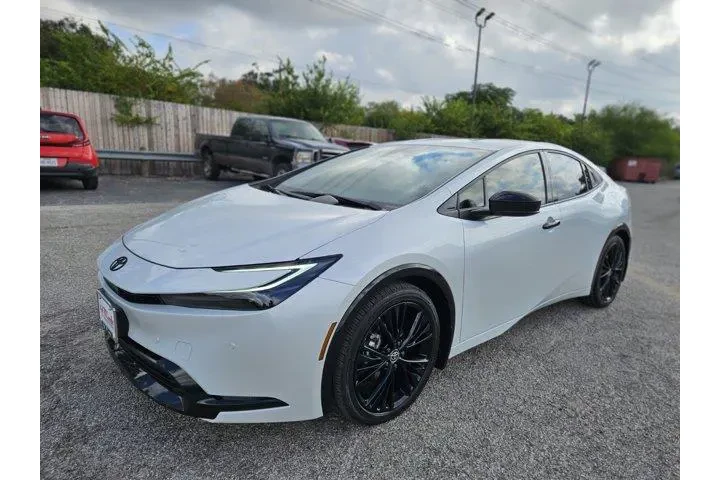 $33400 : Toyota Prius 2026 Nightshade image 7