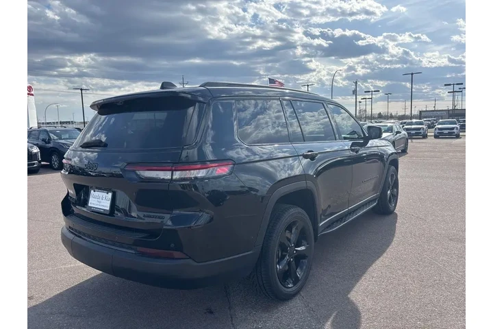 $30999 : 2022 Grand Cherokee L Limited image 5