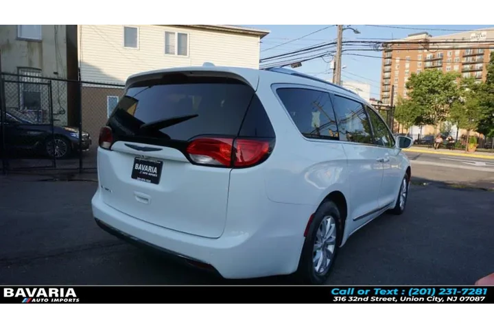 $13995 : 2018 Pacifica Touring L FWD image 7