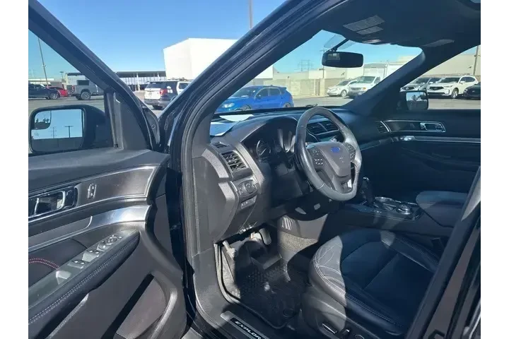 $18888 : Ford Explorer 2018 AWD Sport image 9